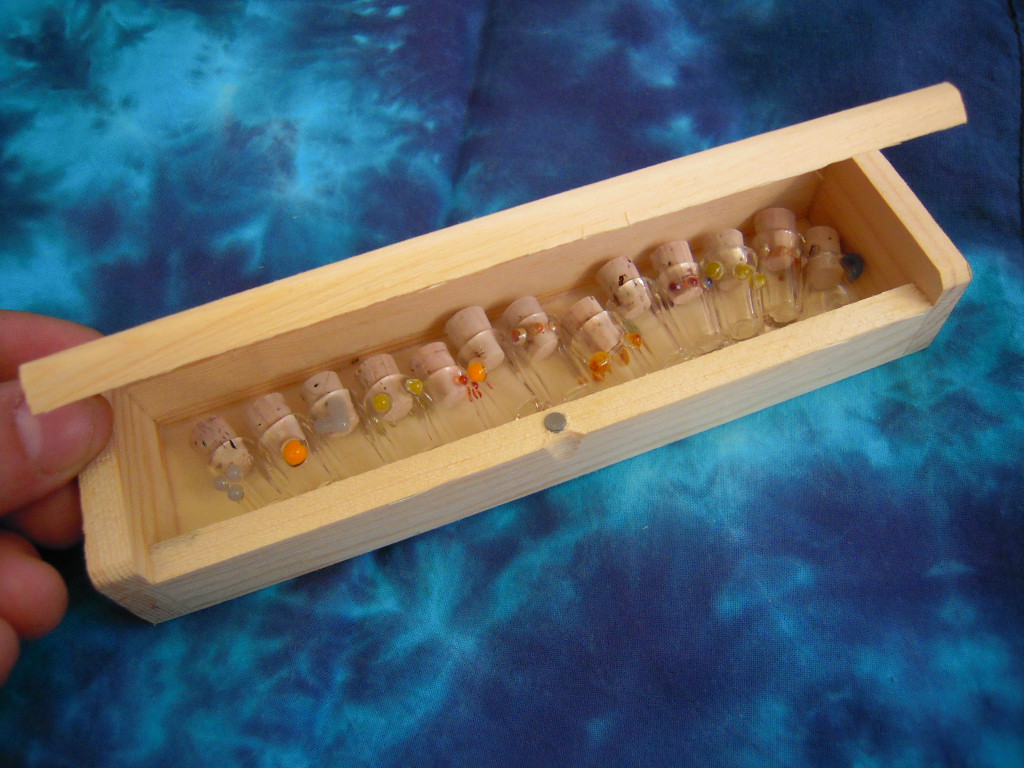Happy Hollow Glass - Nano Cache in wooden box (2)